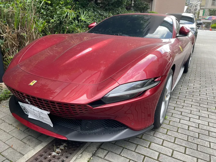 警方查扣法拉利跑車。警方提供