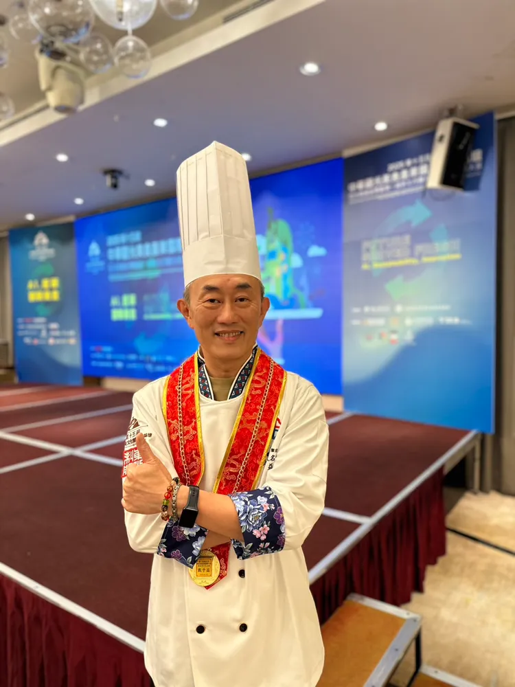 凱撒飯店連鎖行政總主廚戴于益擁有超過40年廚藝經驗，長年推廣中餐文化並持續創新，榮獲「新北市十大名廚」殊榮，本次帶領集團主廚團隊推出四道融合創新與傳統的精緻菜色。台北凱達大飯店提供