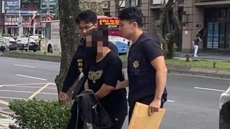 內湖母女被騙1200萬元輕生，圖為車手被逮捕情形。翻攝畫面