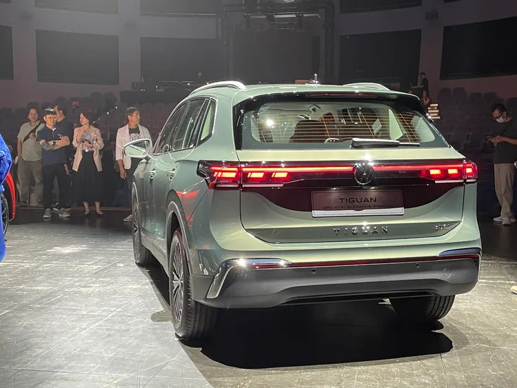 尾燈則導入LED 3D幾何序列式動態尾燈，並具備三段動畫效果，前後動態方向燈於Elegance Premium以上車型標配。林浩昇攝