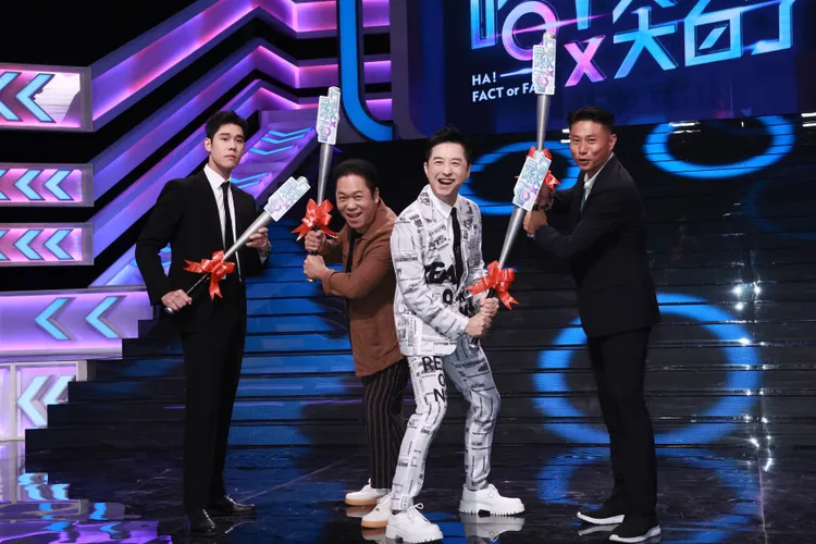 周予天（左起）、卜學亮、哈林和彭小刀等今天進棚錄影。彭欣偉攝