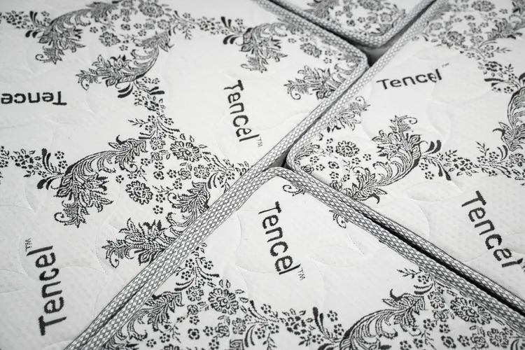 特製床墊表布選用天絲布料，提升遊玩舒適度。田欣雲攝影