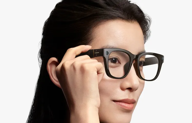 小米智慧眼鏡搭載1200萬畫素鏡頭，可支援拍照、錄影、通話與聽音樂。小米官方