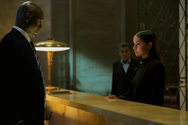 安娜德哈瑪斯（右）和基努李維有精彩對手戲。車庫娛樂提供