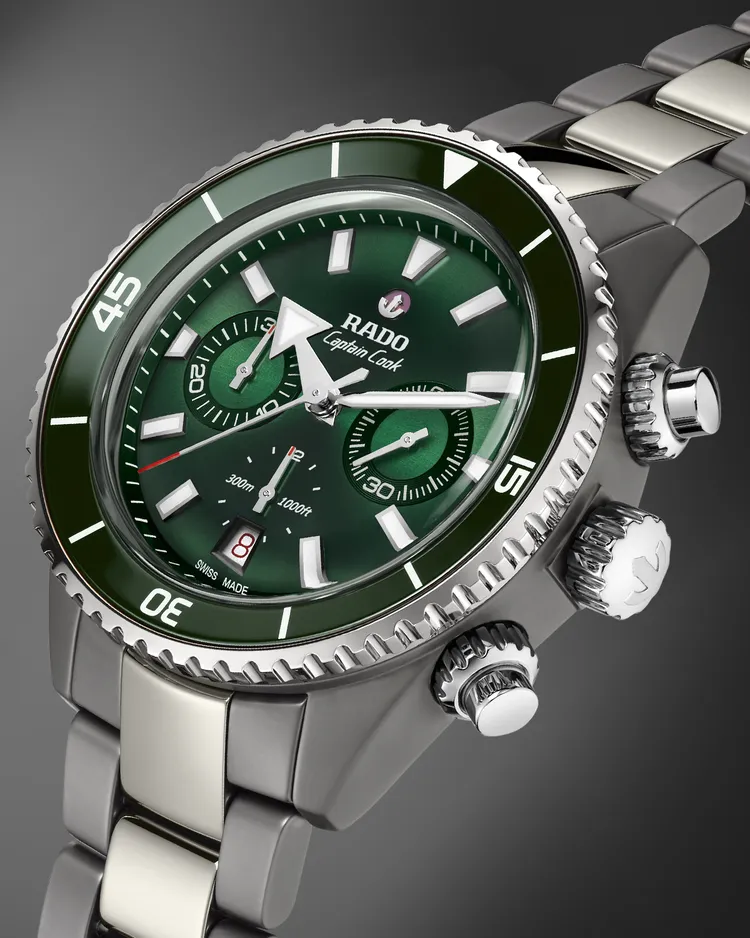 錶盤以3個副錶盤與梯形日期窗增添增添性。品牌提供