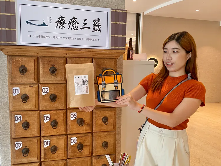 「療癒三籤」活動抽出就送對應的在地好禮。莊偉祺攝
