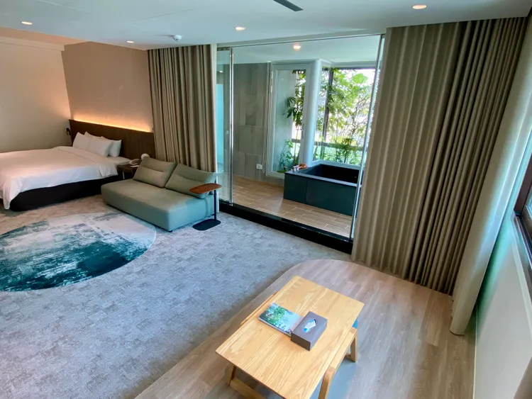 廣受情侶歡迎的「樂境」房型擁有邊間位置雙面採光。莊偉祺攝