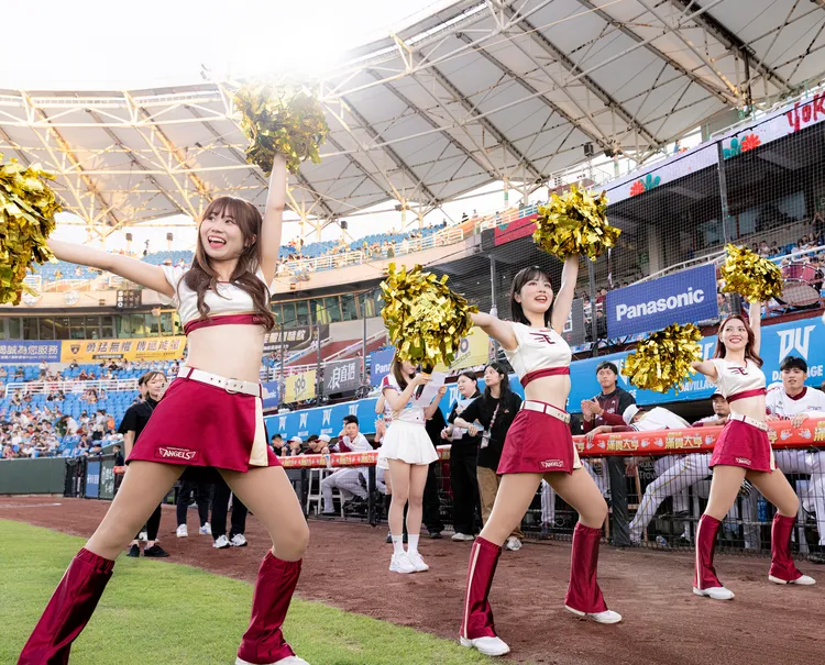 NANAKA（左起）、NANA和KAO。樂天桃猿提供