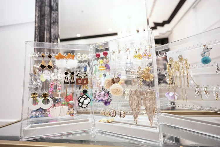 飾品架。彭欣偉攝