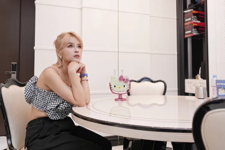 飯廳的這個位子是「寶座」，丟丟妹常坐在這椅子上發呆，其他人不敢坐。彭欣偉攝