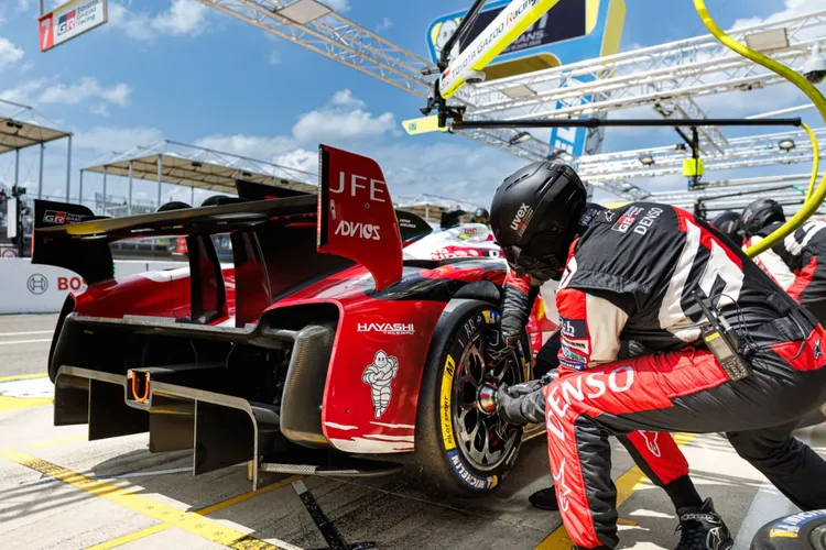 透過模擬器輪胎研發技術、熱裂解回收技術與即將推出含有50%的可再生與回收材料的新一代輪胎產品，米其林積極實踐邁向全面永續移動的堅定承諾。米其林輪胎提供