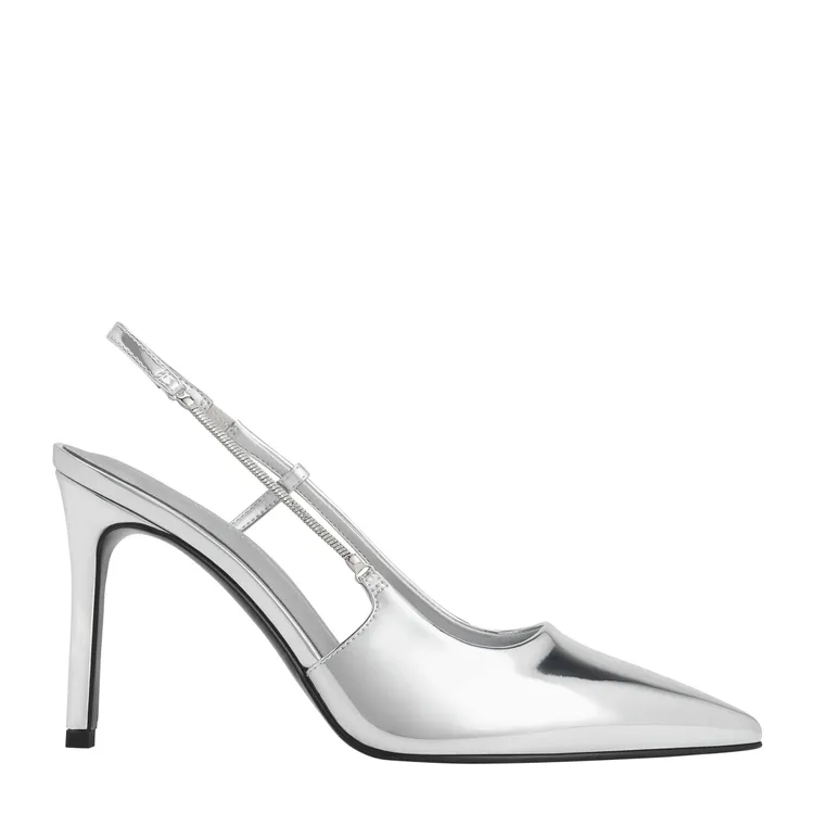 CHARLES & KEITH尖頭鍊條裸跟鞋，1990元。品牌提供