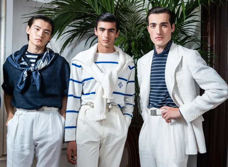 又或者透過藍白條紋設計，串起奢華貴族與海洋文化的獨特連結。品牌提供