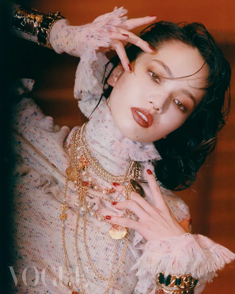 小松菜奈拍攝《VOGUE》封面。《VOGUE》提供