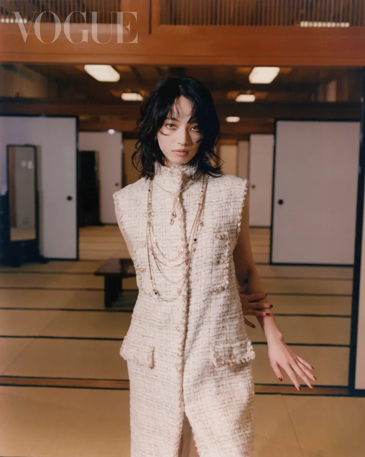 小松菜奈拍攝《VOGUE》封面。《VOGUE》提供