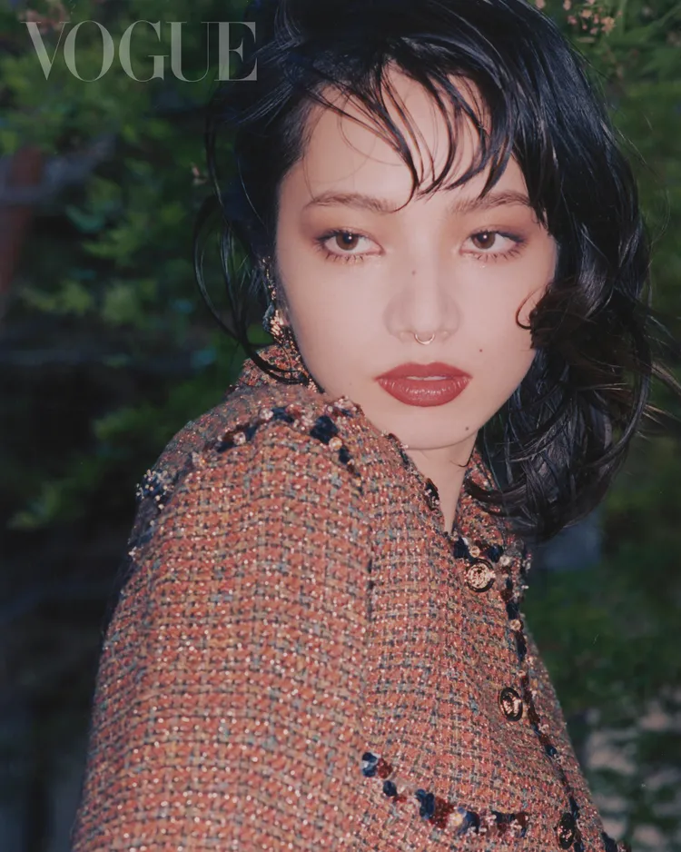 小松菜奈拍攝《VOGUE》封面。《VOGUE》提供