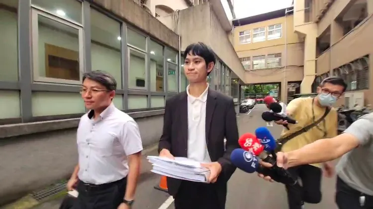 Andy老師今天到新北檢開庭，與家寧沒有任何互動。讀者提供