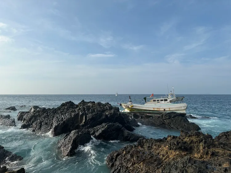 海巡人員登船後，在船尾發現71歲陳姓船長已沒了生命徵象。讀者提供