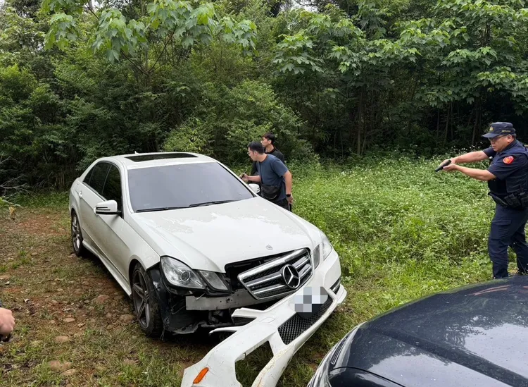 圍捕的警方查獲彭嫌藏匿的車輛。龍潭警分局提供
