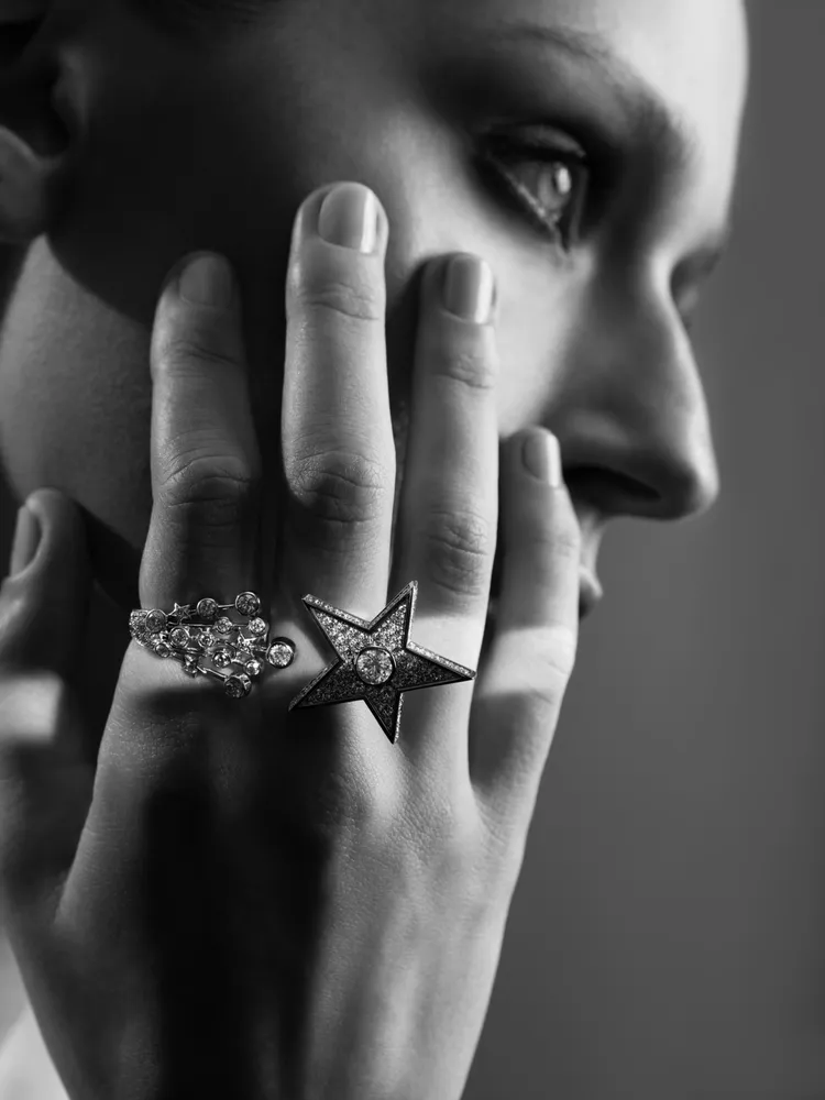 香奈兒REACH FOR THE STARS頂級珠寶彗星系列。品牌提供