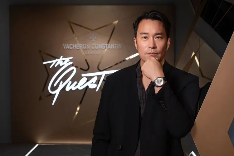 張孝全搶先戴上限量款Traditionnelle陀飛輪逆跳日曆鏤雕腕錶。品牌提供