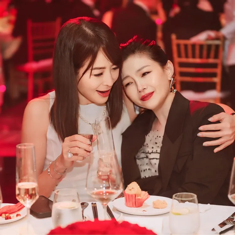賈永婕（左）和大S是多年好友。翻攝賈永婕臉書