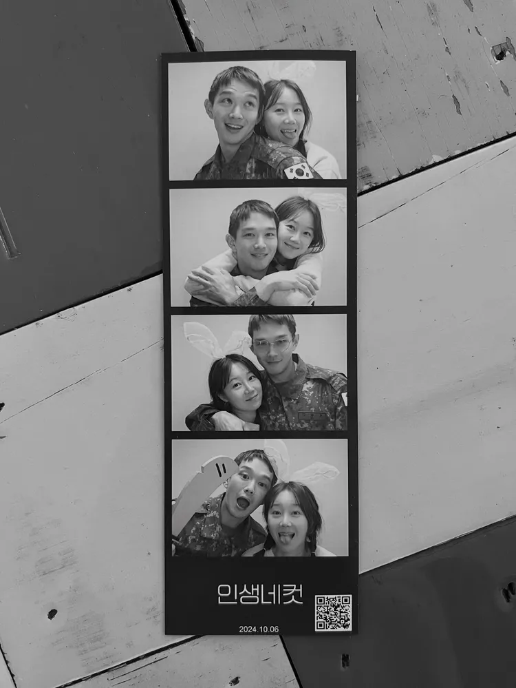 凱文吳去年10月服役中，穿著軍服與孔孝真拍攝人生四格照。翻攝凱文吳IG