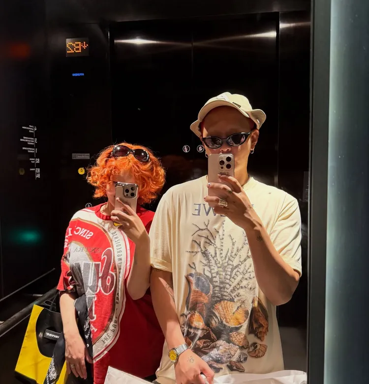 龍俊亨（右）最近造型大變，與老婆泫雅放閃。翻攝龍俊亨IG