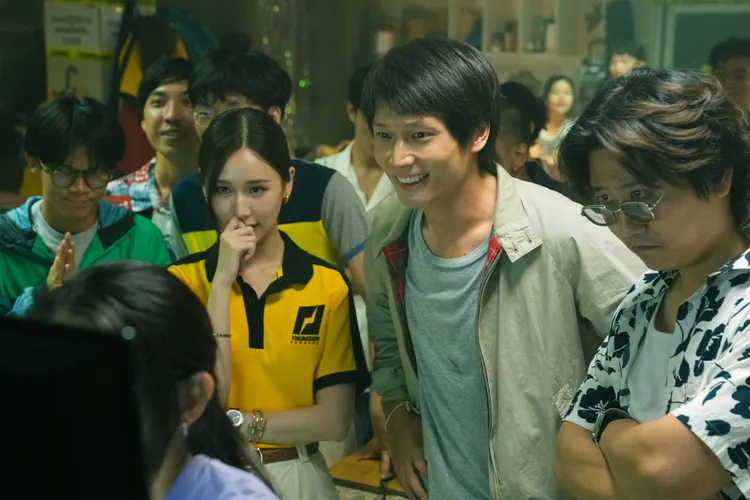 Palang（右起）、Ice、葉芷妤戲裡聯手創業。Netflix提供