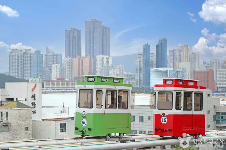 釜山步調悠閒，加上海雲台膠囊列車、甘川洞文化村等景點社群討論度高。韓國觀光公社提供