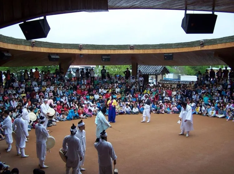 慶尚北道安東市河回村假面舞表演場。翻攝自韓國觀光公社官網