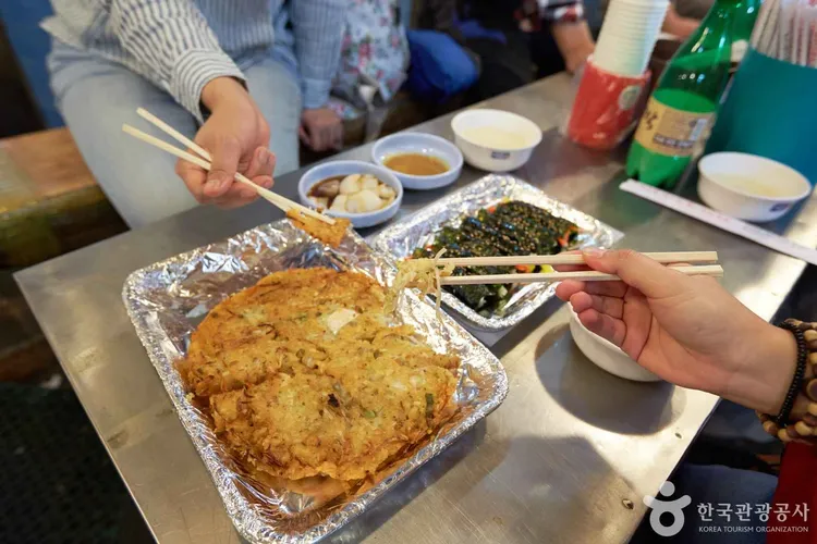 疫後台人訪韓市場迅速恢復，包含韓國美食、K-POP等誘因。韓國觀光公社提供