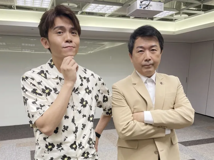 刑事局科長林書立（右）接受黃豪平專訪，透露員警遭詐騙細節。節目提供