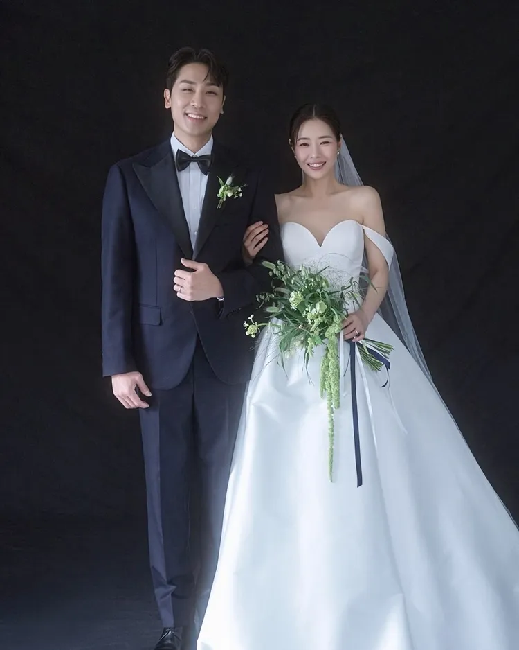 朴荷娜（右）透過朋友牽線認識金泰術。翻攝朴荷娜IG