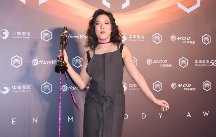 李竺芯昨開心抱回金曲3大獎，成為本屆奪獎大贏家。娛樂中心攝