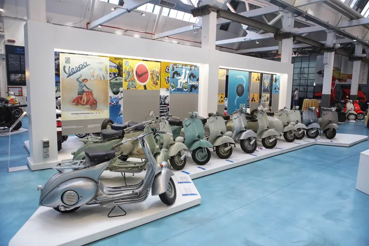 從98c.c.之後，一整排1960年代之前的Vespa重點量產車，是品牌立足的重要發展階段。林浩昇攝