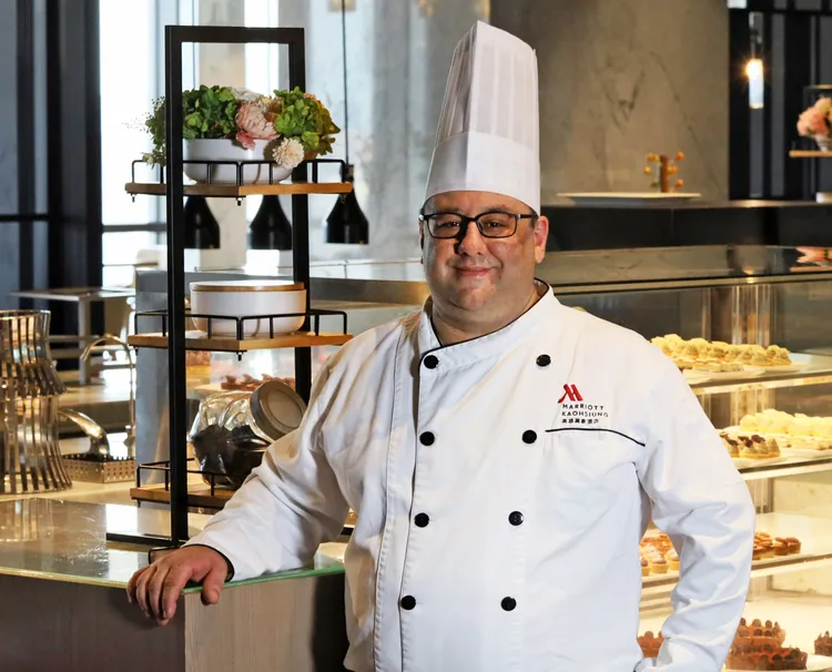 「豪享自助餐廳」迎來義大利籍主廚Volpato Fabio進駐。高雄萬豪提供