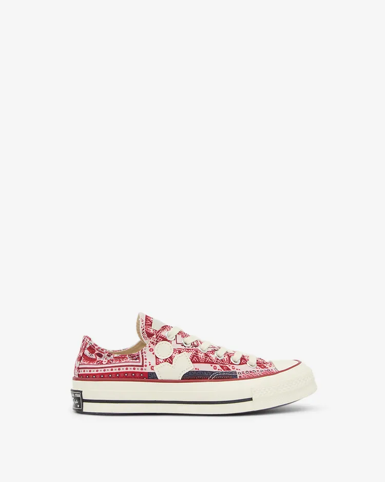 ISABEL MARANT x CONVERSE聯名系列粉色低筒帆布鞋，4800元。品牌提供