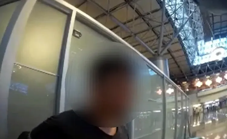 專案小組於機場攔截共犯。警方提供