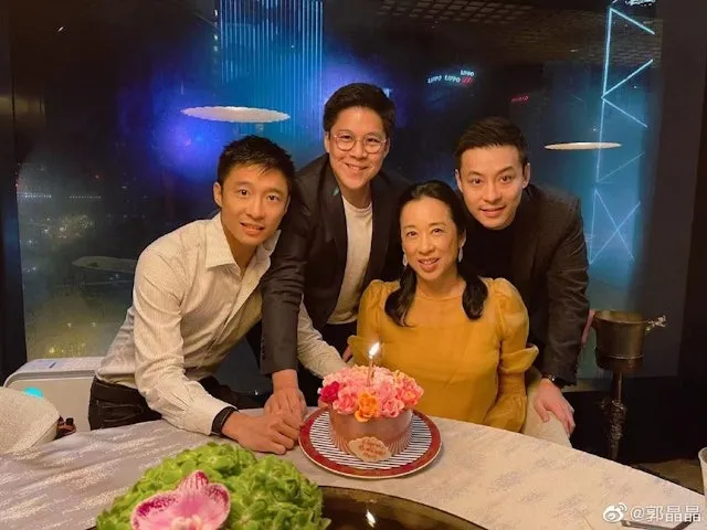 霍家三兄弟霍啟剛、霍啟山及霍啟仁，出身豪門，感情生活一直備受關注。翻攝郭晶晶微博