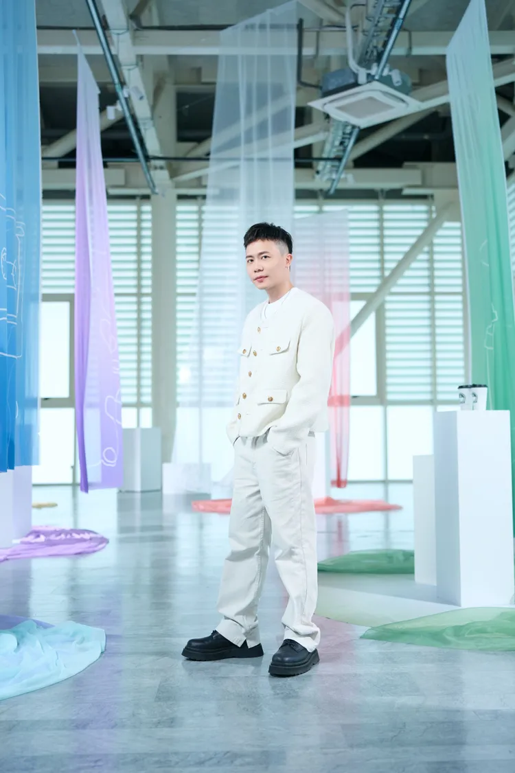 蕭秉治將於8月23日於高雄巨蛋舉辦《活著 Alive》演唱會。相信音樂提供