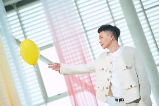 蕭秉治情歌寫到跨世代!遇學生齊聲合唱驚:你們應該還很小吧?