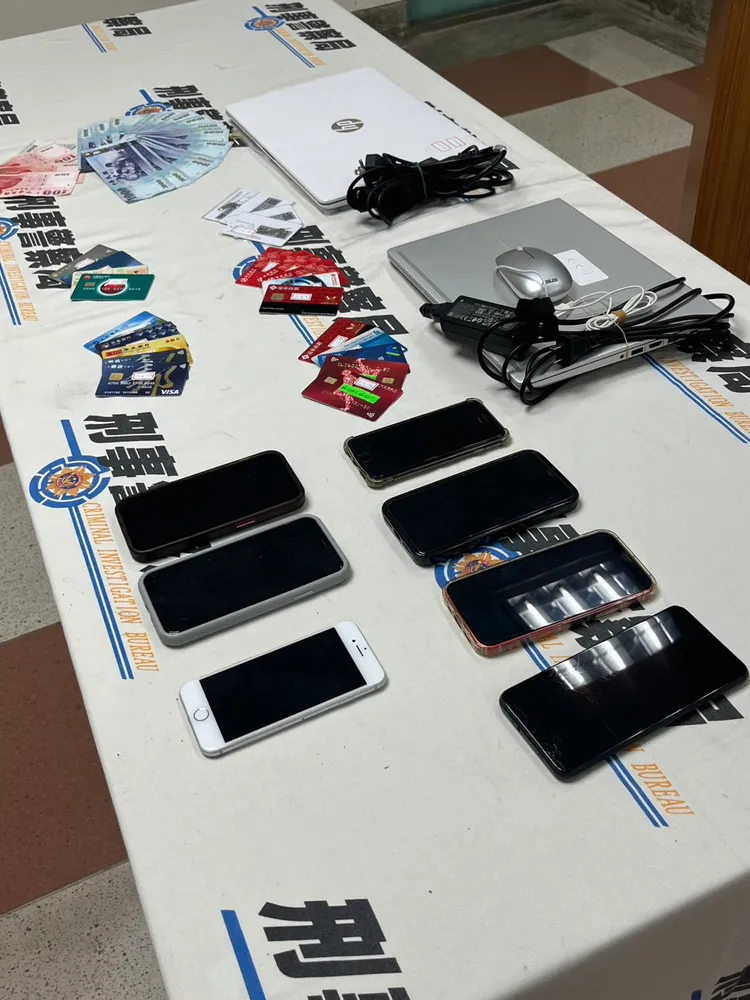 警方逮捕5名嫌犯，起出相關犯罪證物。民眾提供