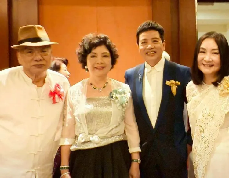 凌峰（左起）、李香瑩、陳凱倫、陳明利合影。陳凱倫提供