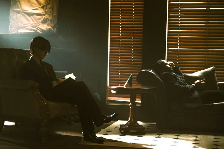 林宥嘉（左）新歌《鬼屋》MV詭譎暗黑。華研國際提供