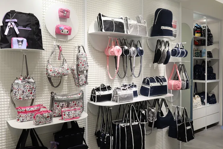 LeSportsac新店也展示出齊全的聯名系列。品牌提供