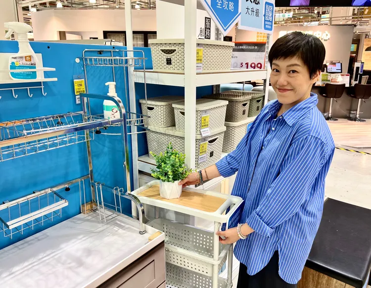 小宅坪效極大化，近年能夠「向上延伸」、「隱形化設計」、「一物多用」的美型收納方案應運而生。業者提供