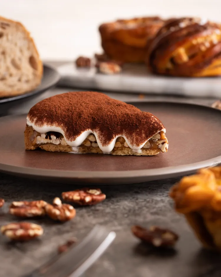 超人氣的胡桃派，用焦糖醬將片片胡桃緊密組合。業者提供