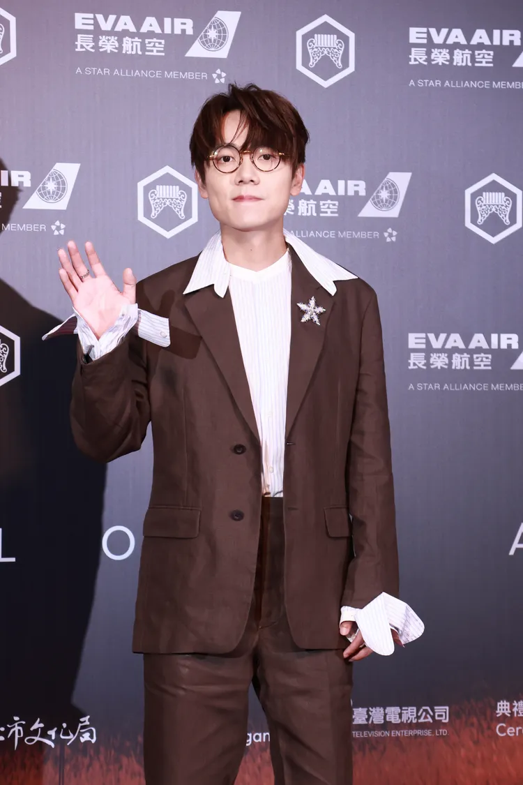 香港才子林家謙搶最佳華語男歌手、最佳華語專輯、年度專輯、最佳專輯製作人、最佳作曲人等5大獎，今穿PRADA褲裝，搭配價值近1千萬元的Tiffany & Co.珠寶。彭欣偉攝