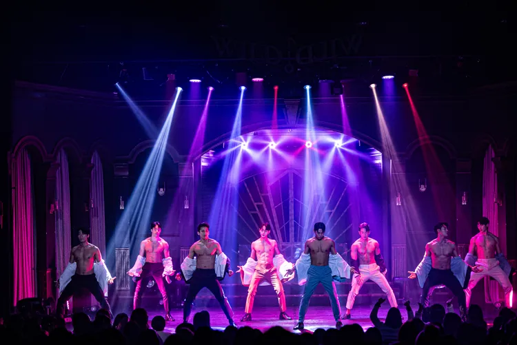 演員得知門票售罄都不敢相信。寬宏藝術提供